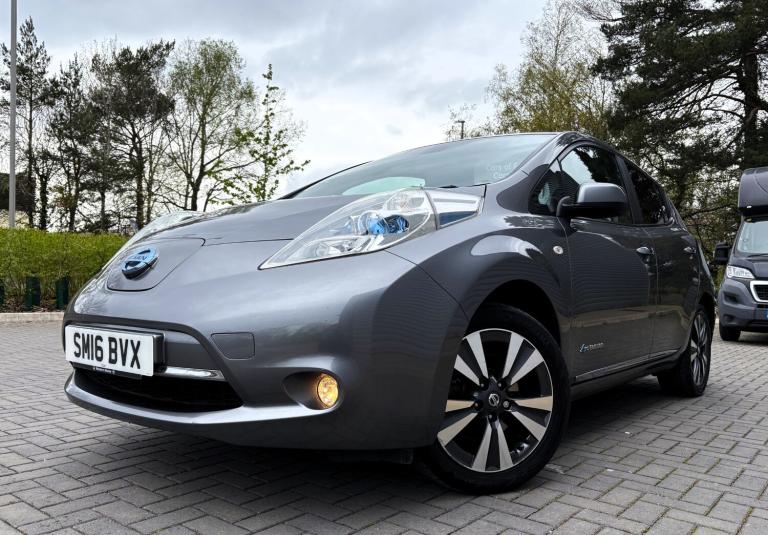 2016 Nissan Leaf 80kW TEKNA AUTOMATIC CHEAP TO RUN AND ROAD TAX ONLY £20 A YEAR !!! HATCHBACK Ele...