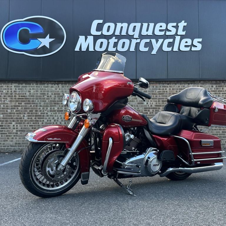 Harley-Davidson FLHTC Sensational V Twin tourer