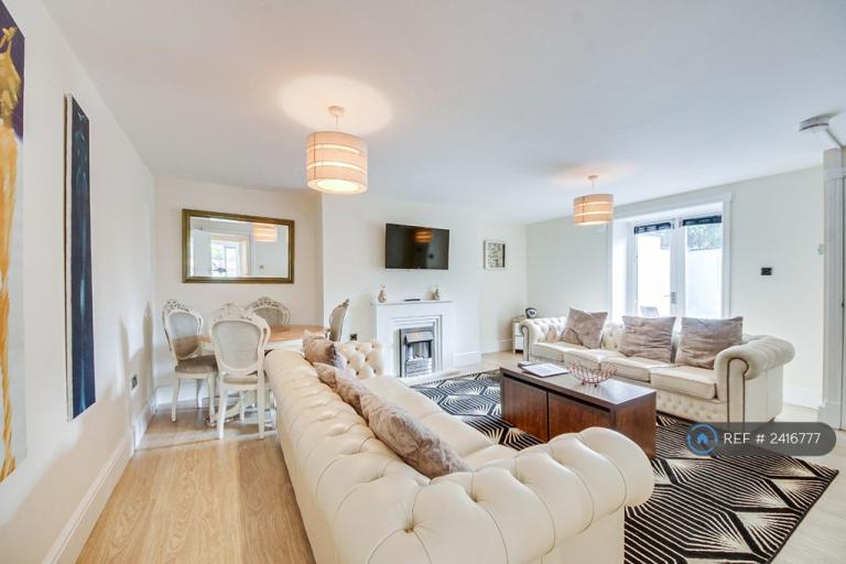 1 bedroom flat in Westcliffe Road, Southport, PR8 (1 bed) (#2416777)