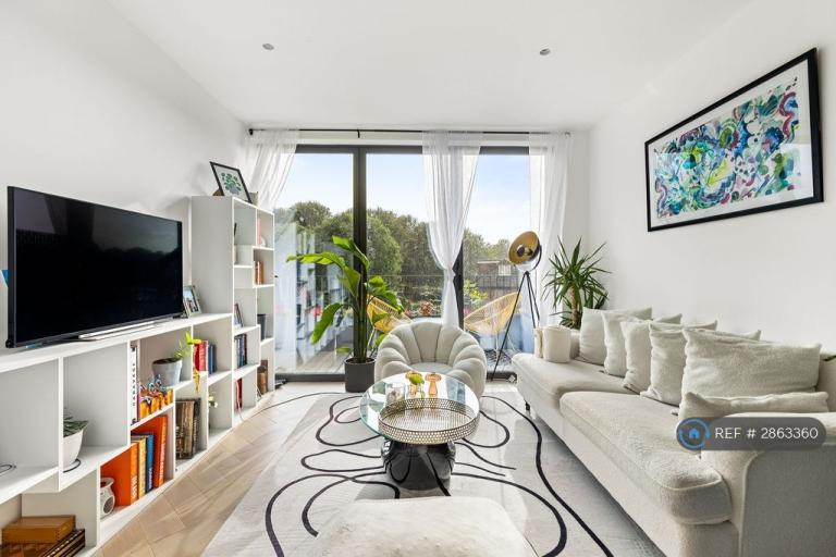 2 bedroom flat in Durnsford Road, London, SW19 (2 bed) (#2863360)