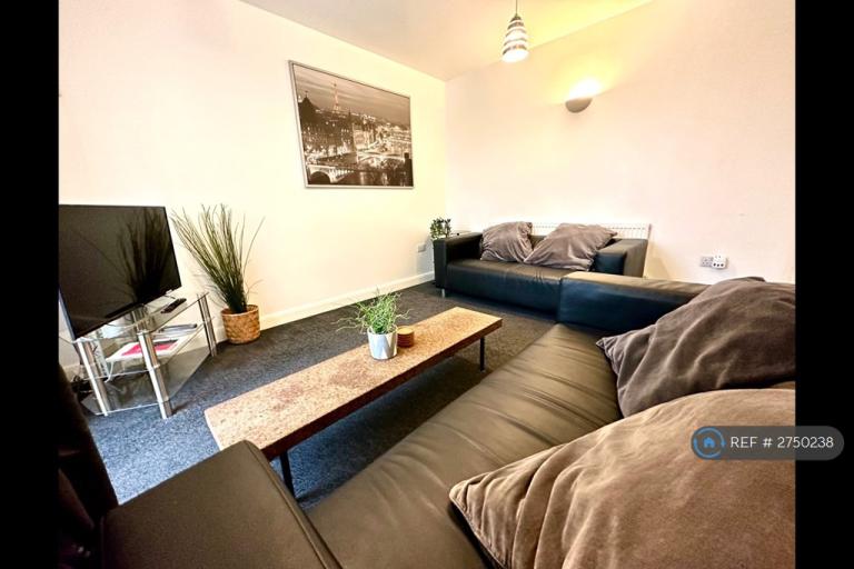 7 bedroom house in Borough Road, Middlesbrough, TS1 (7 bed) (#2750238)