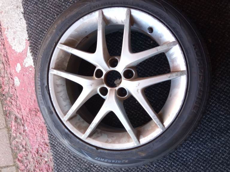 Set of 4 Alloys brand new tyres.
