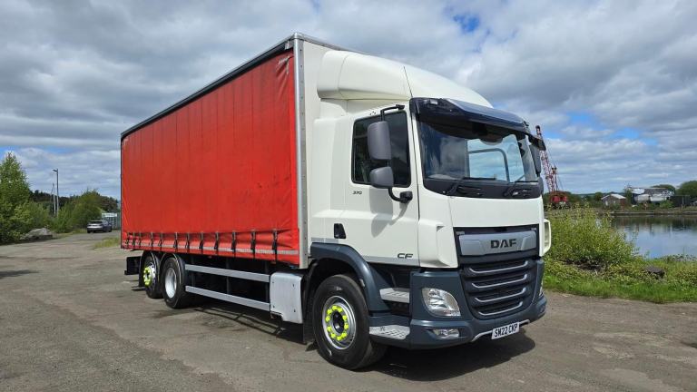 2022 DAF CF 370 26T Curtain with optional M5 Moffett Forklift