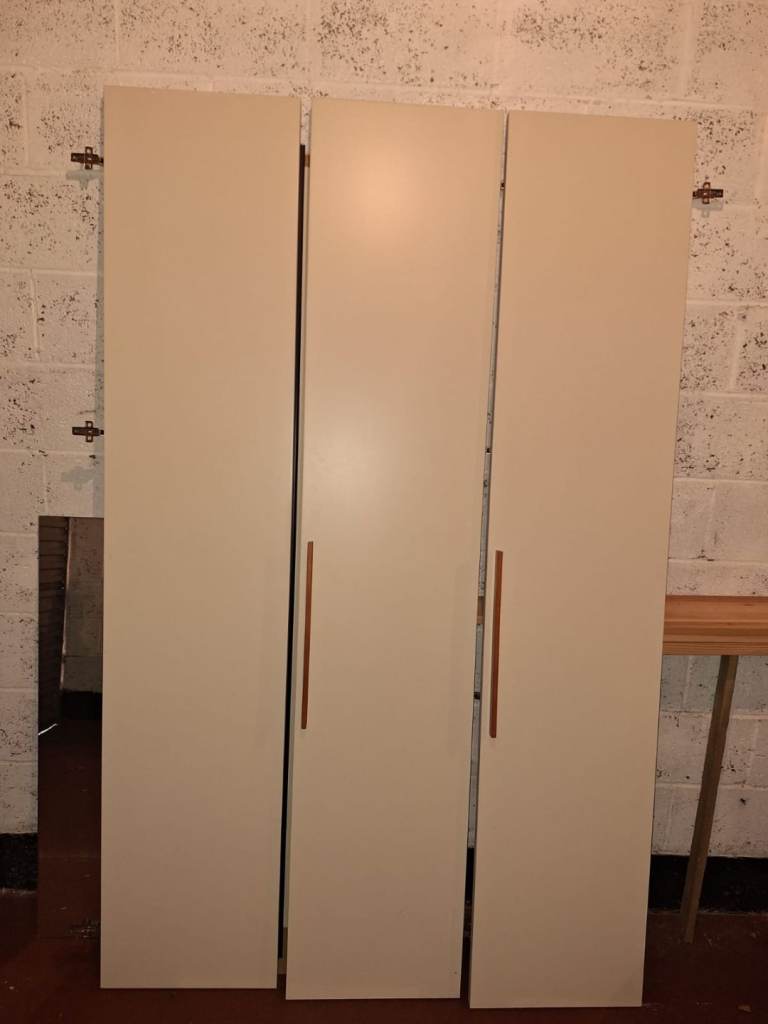 Lovely wardrobe free for uplift