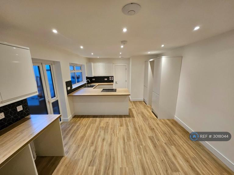 4 bedroom house in Chapel Street, Camborne, TR14 (4 bed) (#3018044)