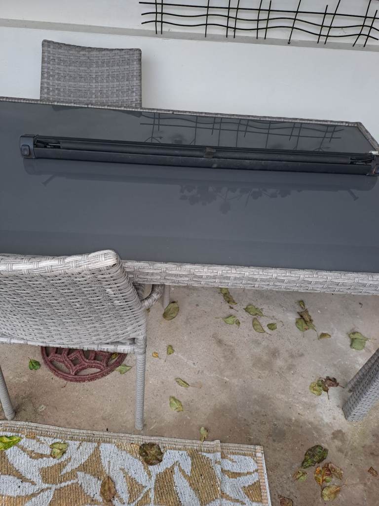 Toyota Avensis dog guard . 2009