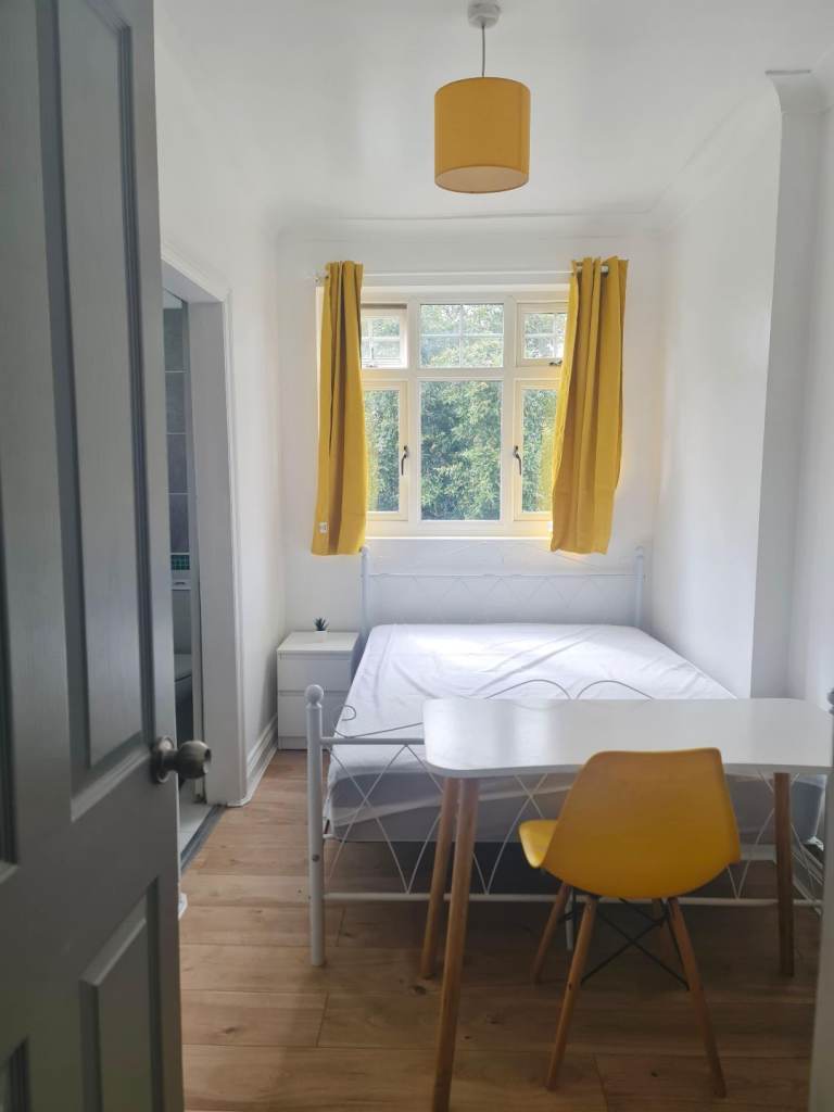 En Suite Room in The Heart of Wimbledon