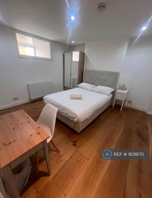 1 bedroom in Romford Road, London, E7 (#1831870)