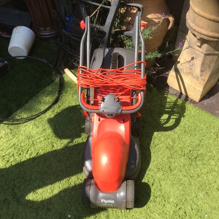 Electric lawnmower 