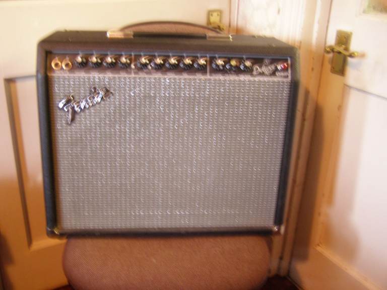 90 watt FENDER DELUXE DSP COMBO (with built in special  effects)
