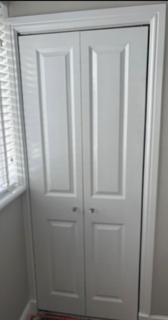 White Bi-Fold Internal Doors – Good Condition