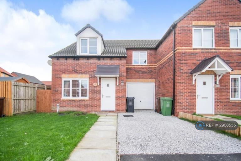 3 bedroom house in Tempest Square, Bradford, BD4 (3 bed) (#2908555)
