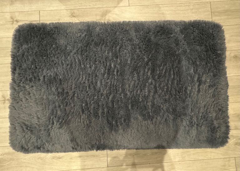 Grey Shaggy Rug – Soft & Modern – 90 × 150 cm