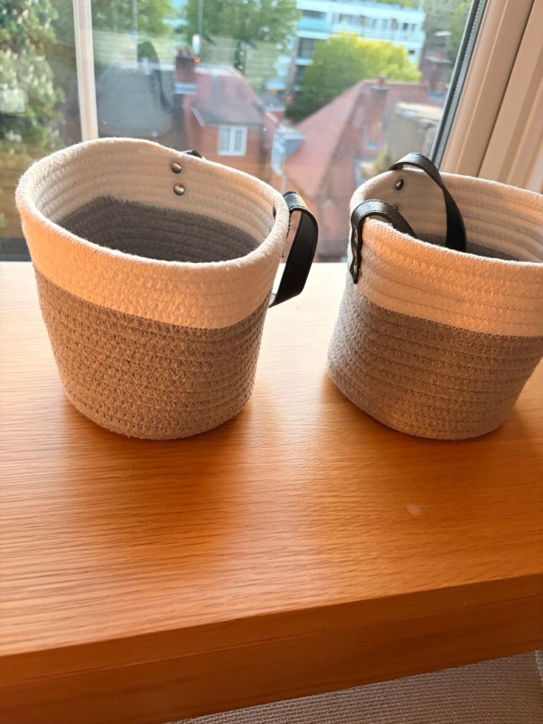 Small storage baskets 