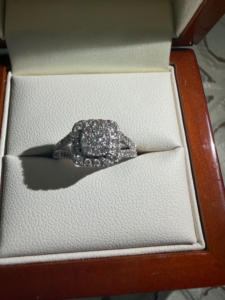 Engagement ring 