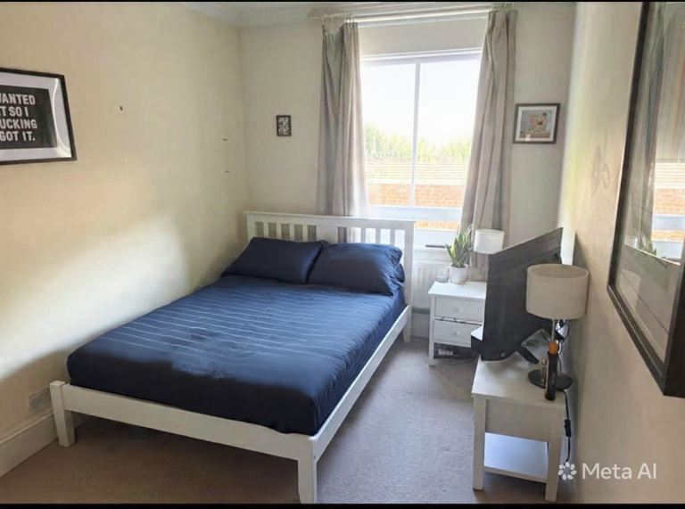 Bright and Spacious Room in 3 bedroom flat in Kennington