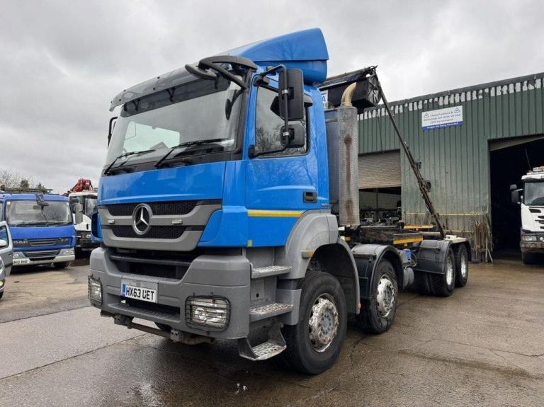 2013 MERCEDES AXOR 3236 8X4 HOOK LOADER