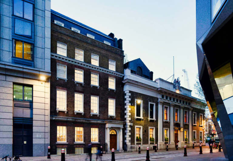 Furnished offices to rent in *Moorgate*. Office Spaces for 3 to 65 desks EC2