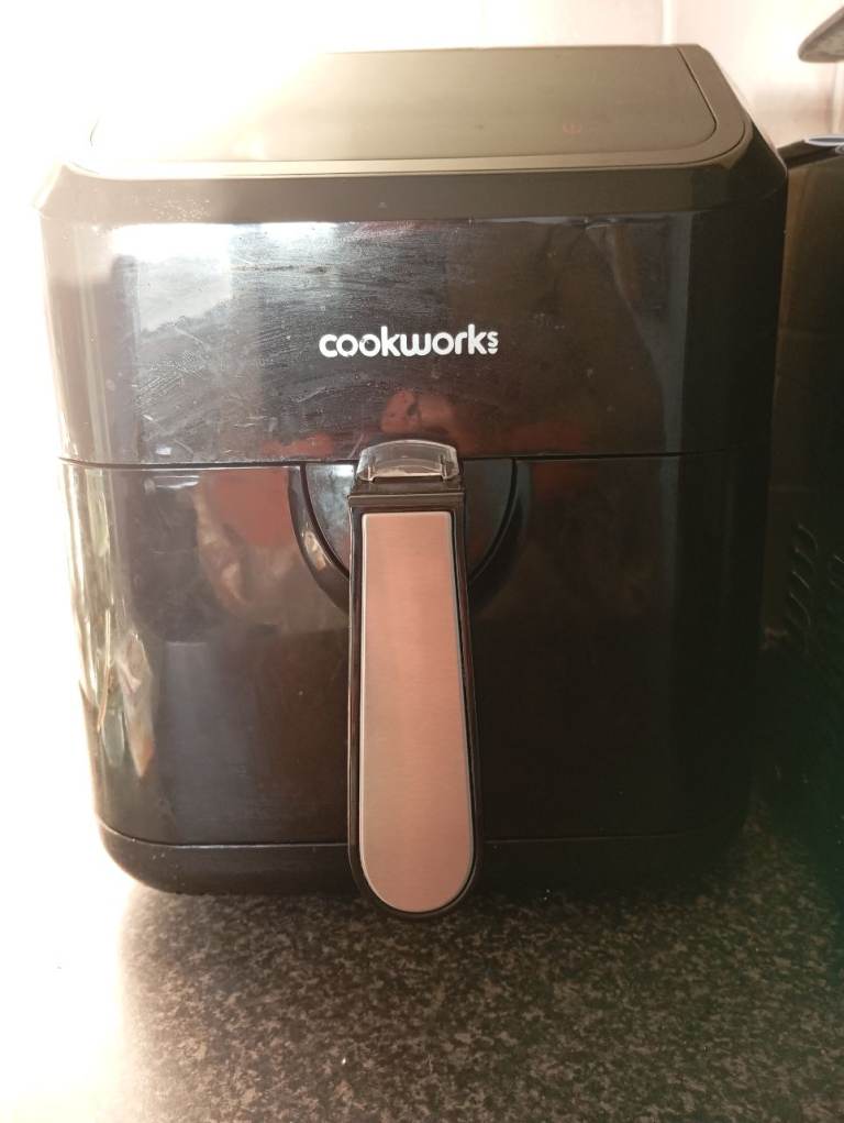 Airfryer (5L, ideal for narrow spaces)