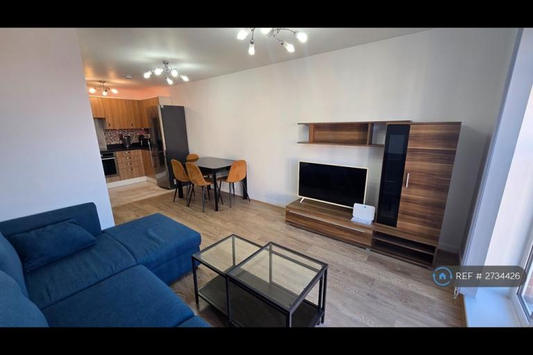 1 bedroom flat in Field House, Morden, SM4 (1 bed) (#2734426)