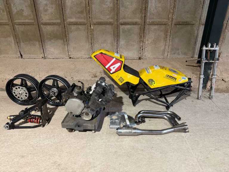 HARRIS KAWASAKI ENDURANCE RACE BIKE Manual