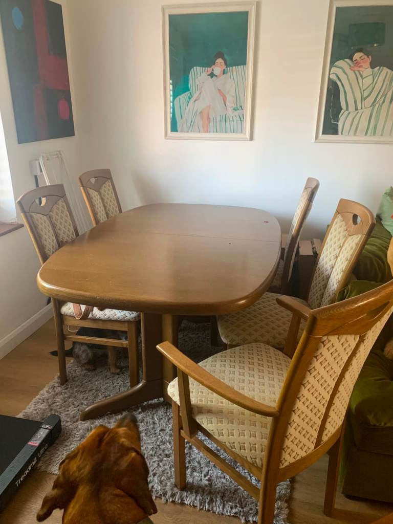 Wooden Extendable Dining Table with 5 Chairs – Good Condition