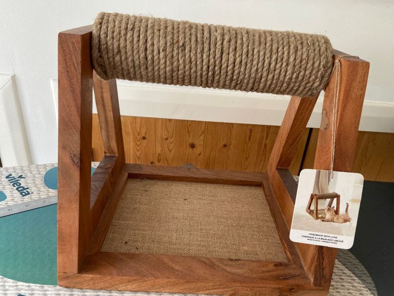 Scratch Post