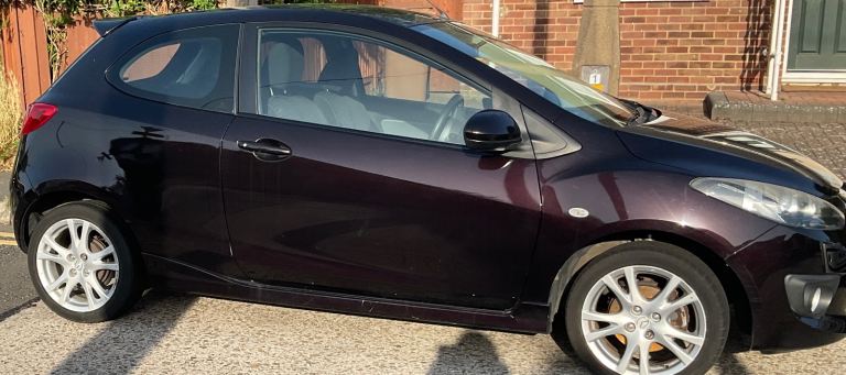 Mazda, 2, Hatchback, 2010, Manual, 1349 (cc), 3 doors Metallic Maroon Cat N 76,000 miles MOT
