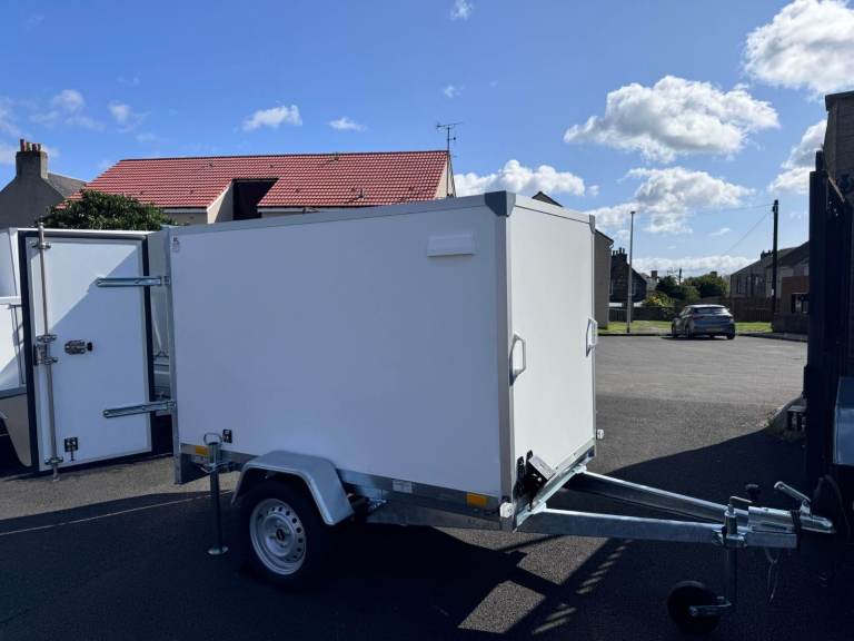 Brand New 6,8ft x 3,8ft x 4,1ft Single axle Box trailer with Barn doors 750KG Un braked