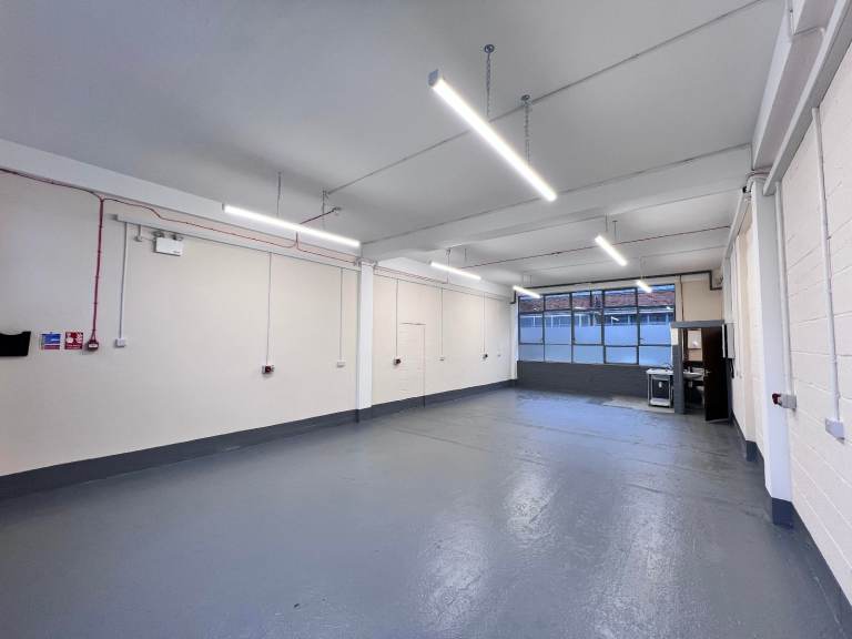 789 Sq Ft Workshop / Industrial Unit / Storage / Office to rent