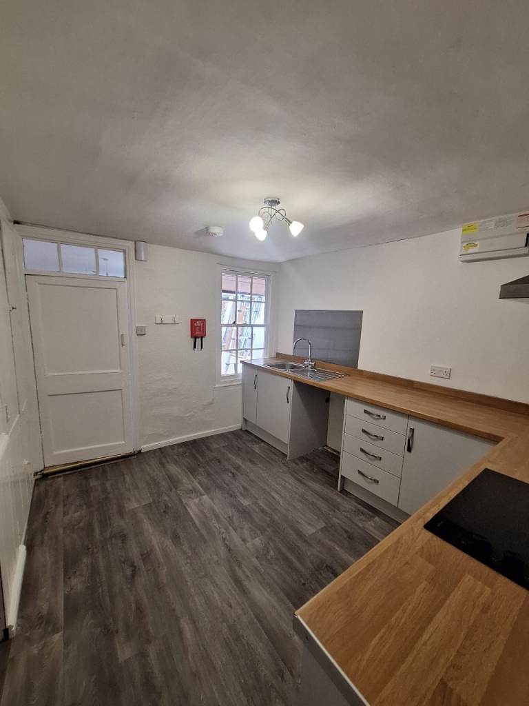 1 Bedroom Cottage Teignmouth Town Centre 