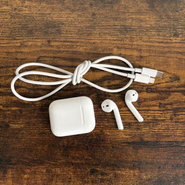 Apple AirPods 2nd Generation with Charging Case and Cable - White