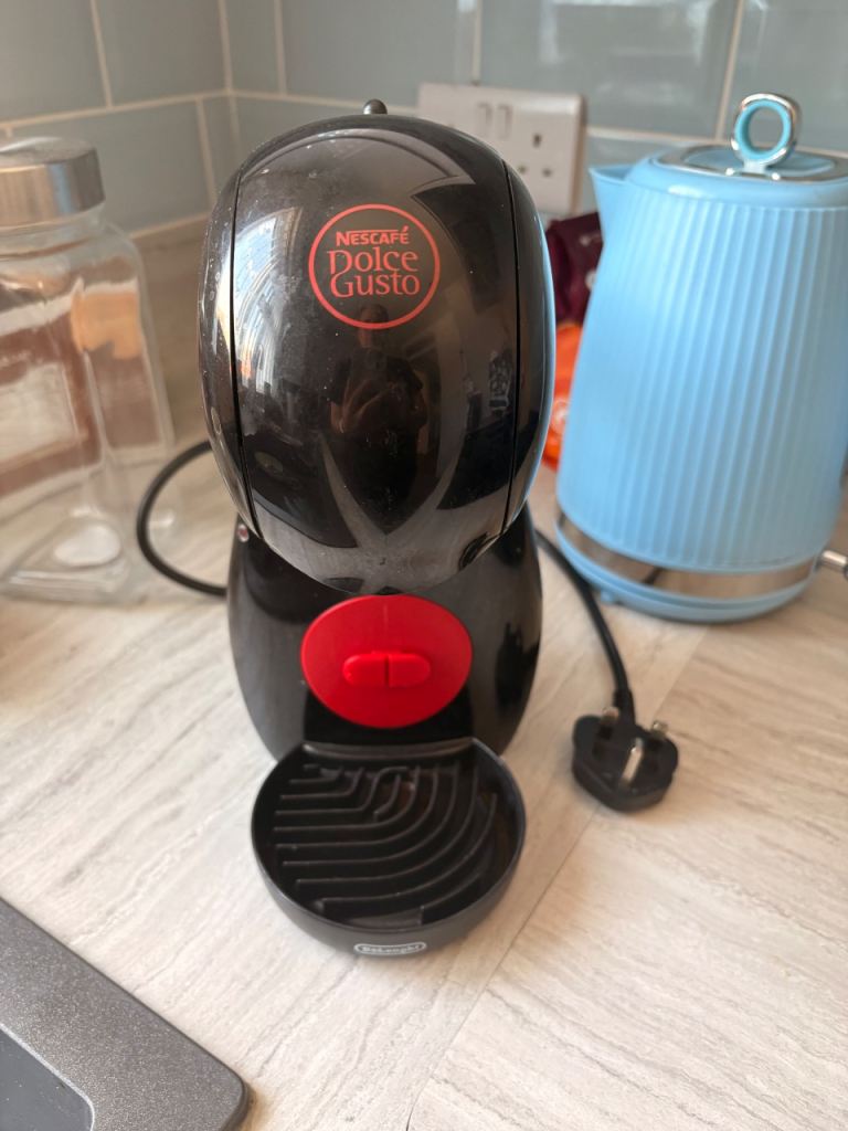 Nescafe Dolce Gusto Piccolo Coffee Machine with Pods