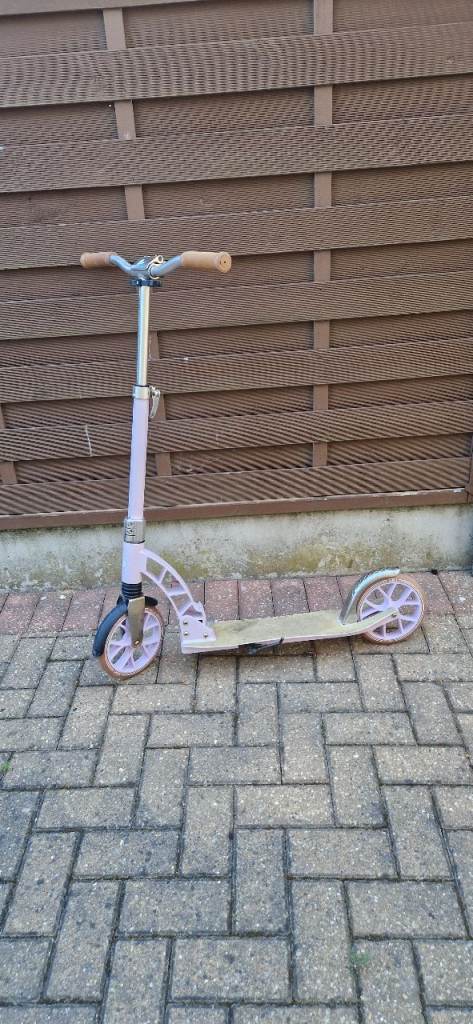 STORY FOLDABLE SCOOTER. VERY GOOD CONDITION.