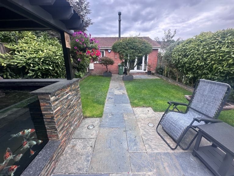 Self contained garden anix 
