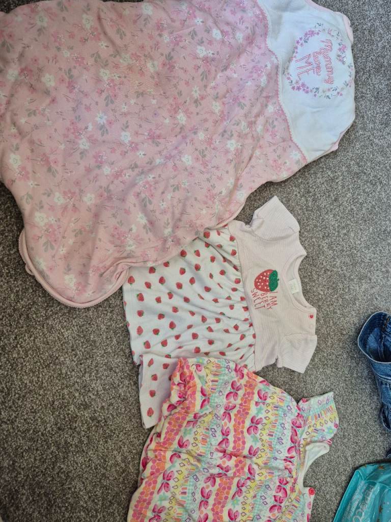Tiny baby to 0-3 Bag of Girls clothes 