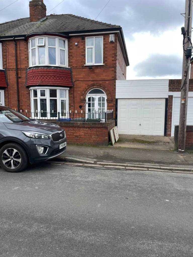 3-Bedroom Freehold House | Wellington Grove, Doncaster, DN5 | £150,000