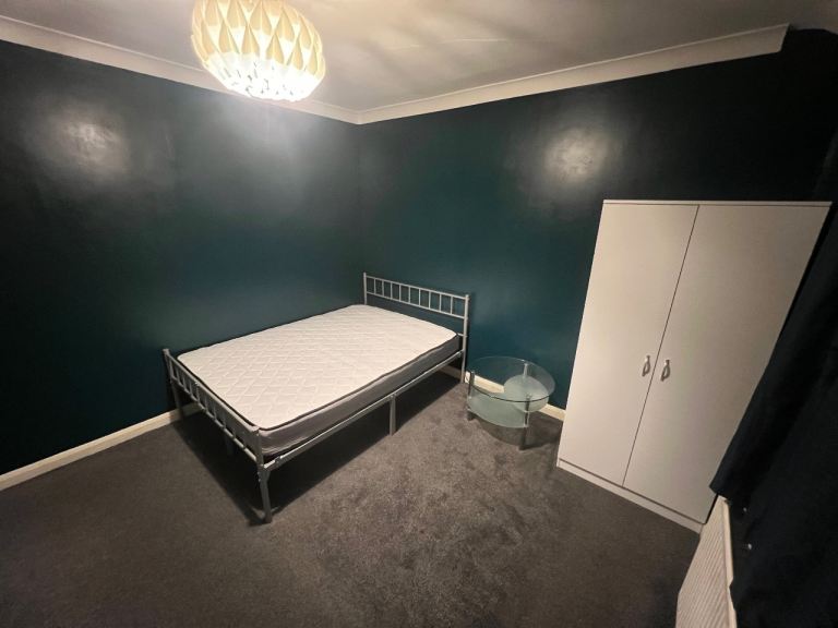 Double room for rent in heathrow