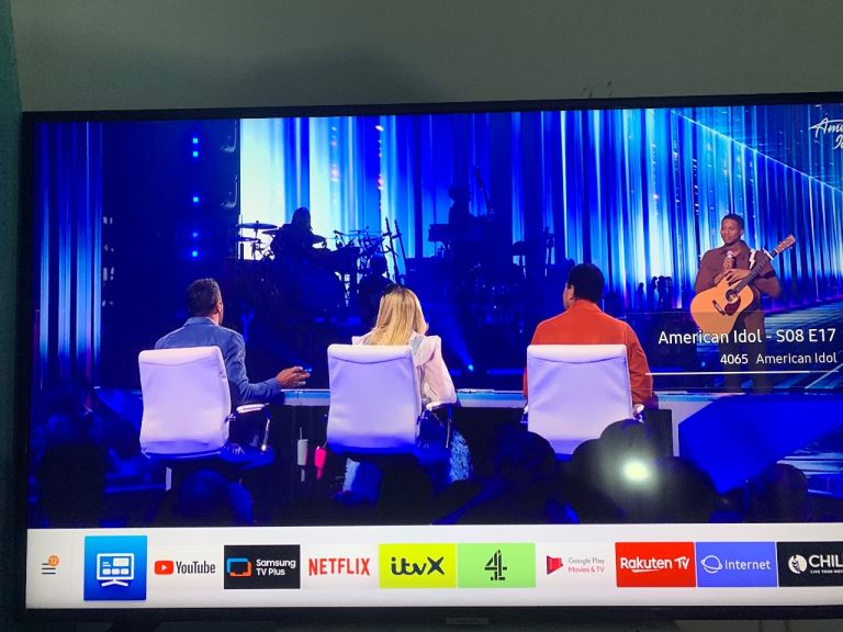 SAMSUNG SMART TV 43INCHES FULLY WORKING WITH REMOTE