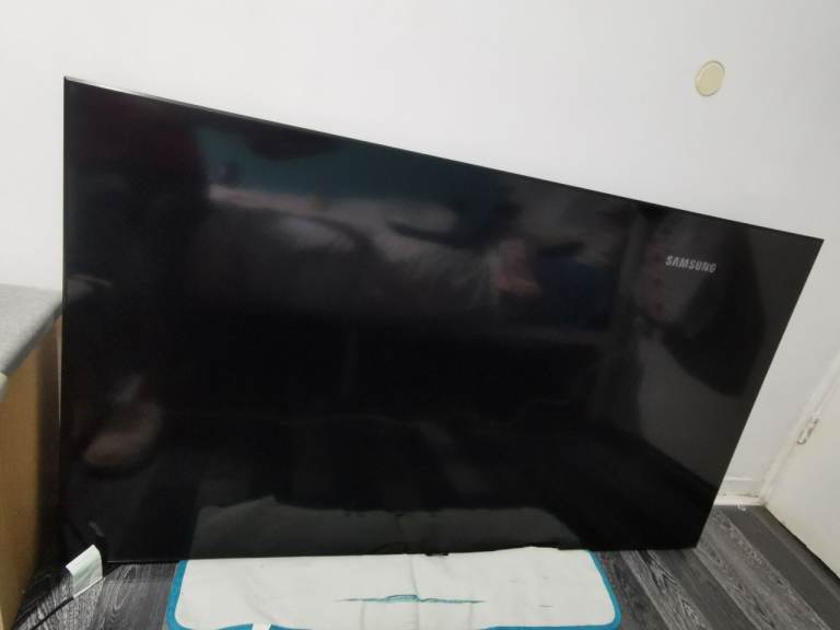 Samsung QE55Q70RAT is a 55-inch 4K QLED Smart TV