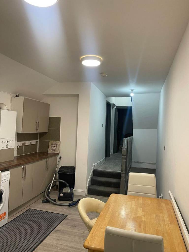 4 bedroom flat to rent, RECENTLY FURNISHED 