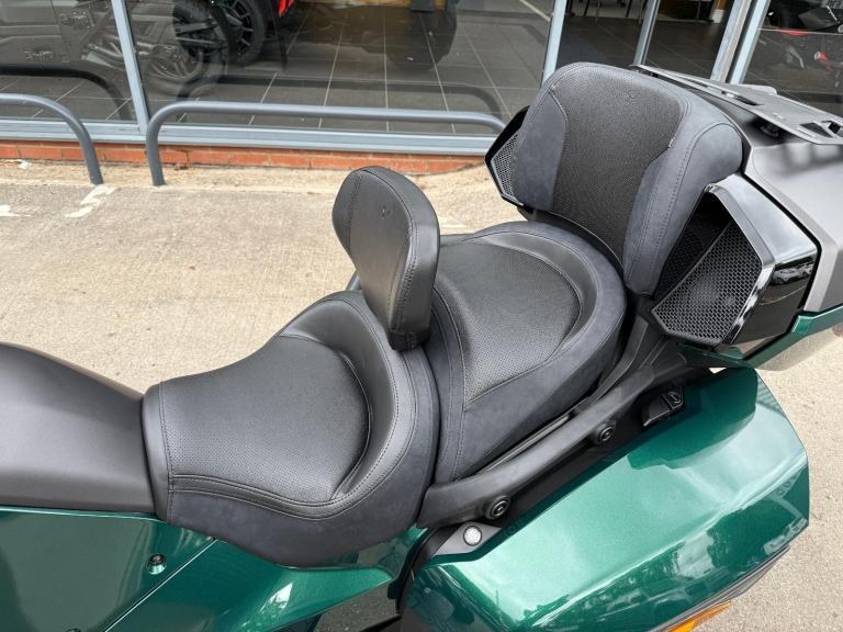 2025 Can-Am Spyder F3 Limited 1330cc 6 speed semiauto trike British Racing Green