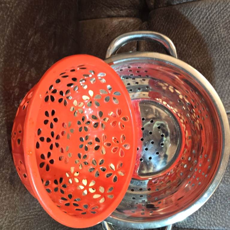Stell & Plastic Colander