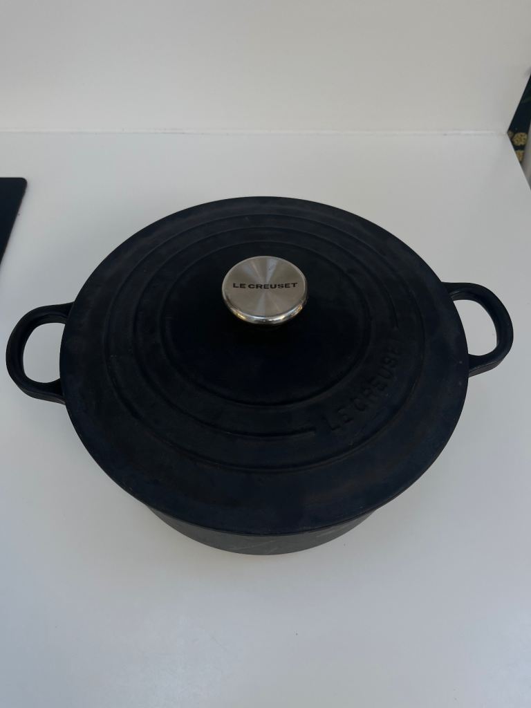 Black Cast Iron Le Creuset Dutch Oven 24