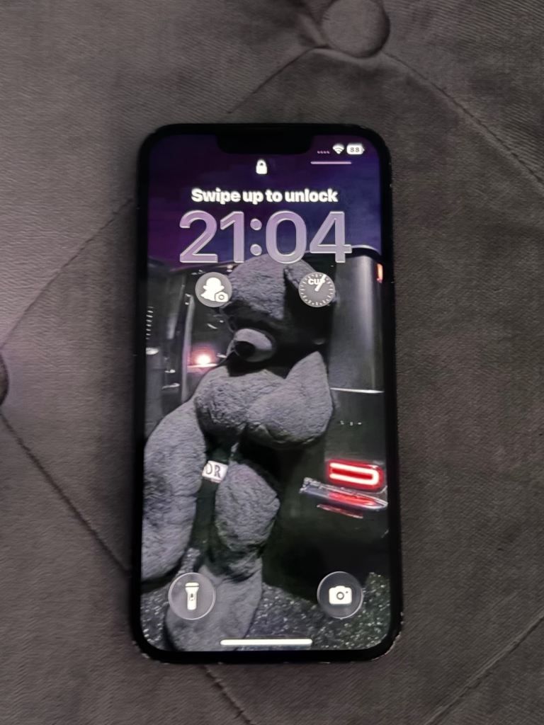 iPhone 14. 