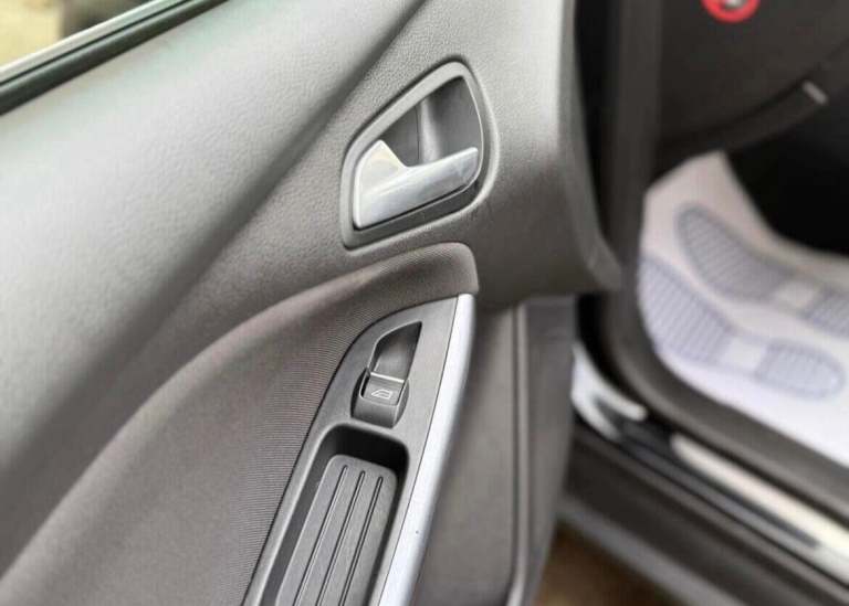 2014 Ford Focus 1.6 TDCi 115 Titanium Navigator 5dr HATCHBACK DIESEL Manual