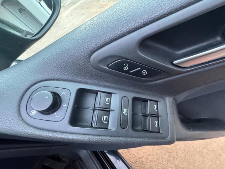 2011 Volkswagen Golf 1.6 TDi 105 BlueMotion Tech Match 5dr HATCHBACK DIESEL Manual