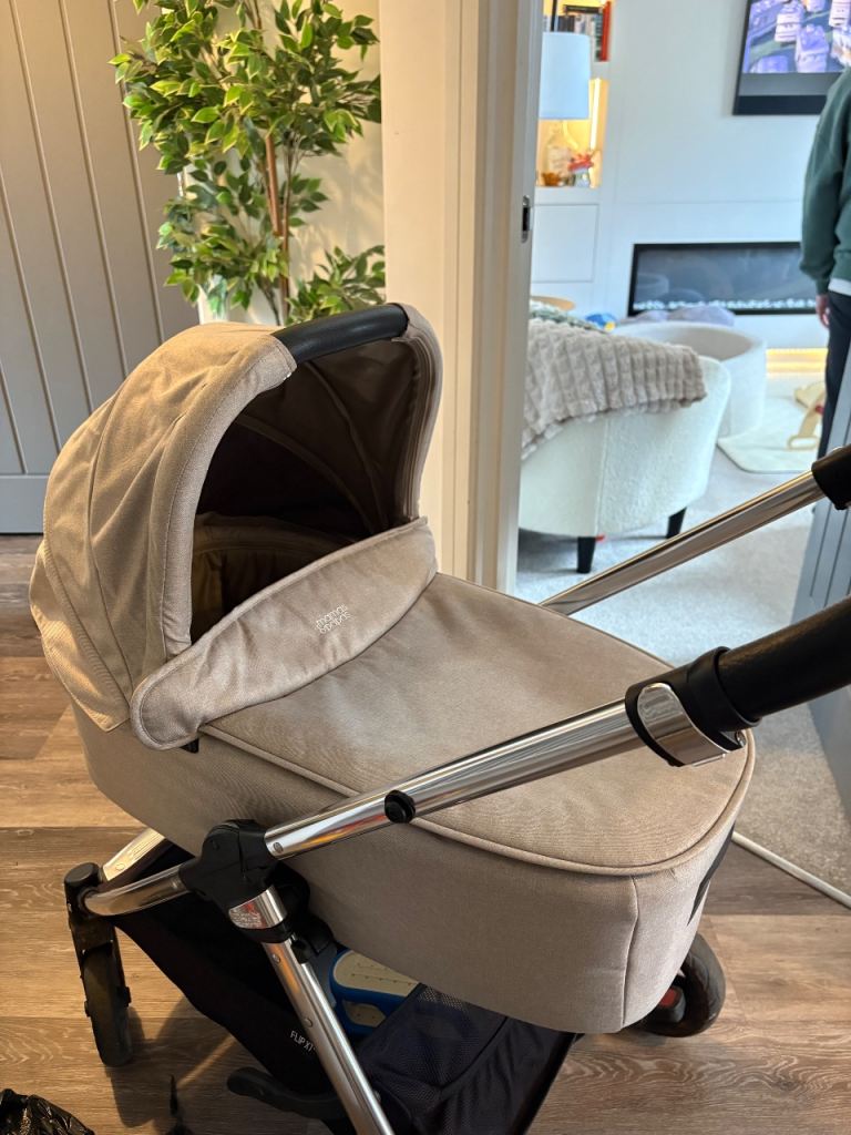 Mamas & Papas travel system 