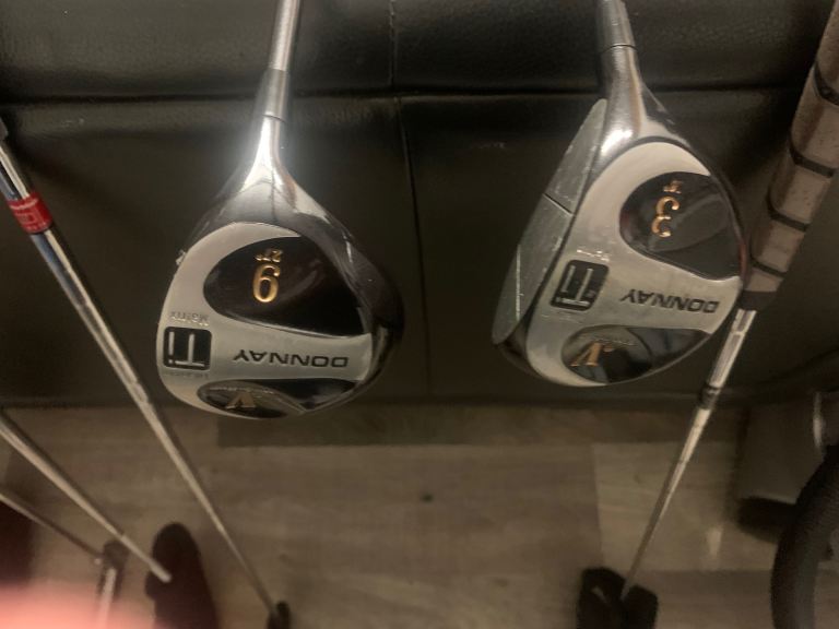 Set of Mizuno widec 2 irons, Taylormade bag, woods and putter 