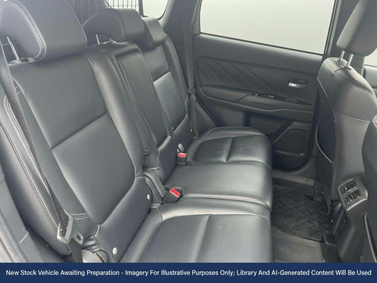 2018 Mitsubishi Outlander 2.4h TwinMotor 13.8kWh 4h SUV 5dr Petrol Plug-in Hybrid CVT 4WD Euro 6 ...